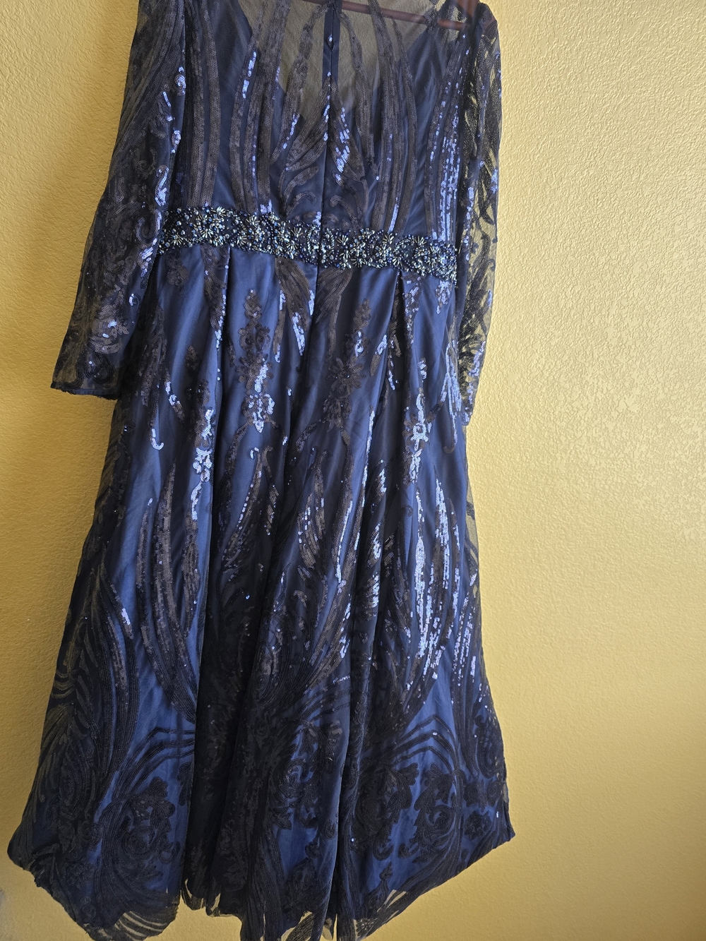 Mac Duggal Navy Beaded Sequin Long Sleeve Gown Size 14 - Picture 3 of 8